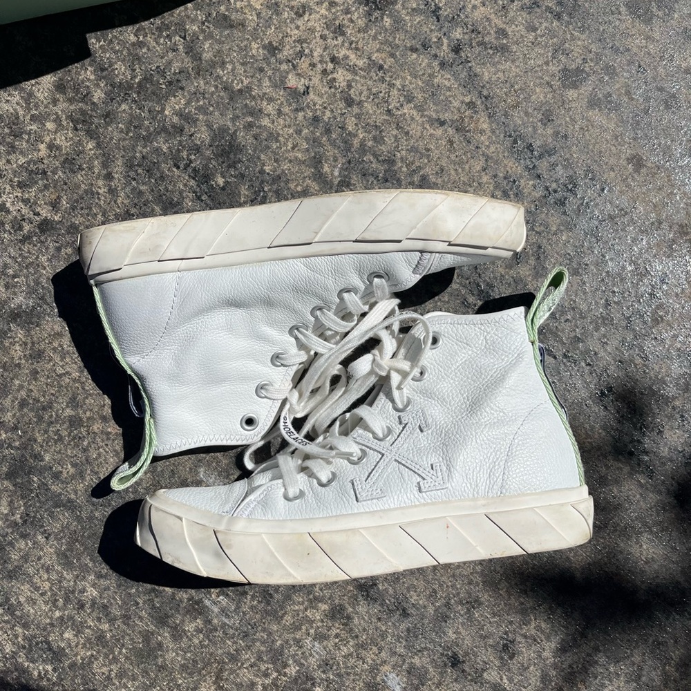 Off-White 
White leather High-Top Sneakers
